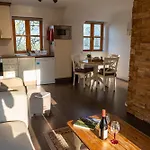 Апартаменты Burren Court *