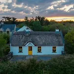 Апартаменты Burren Court Балливон